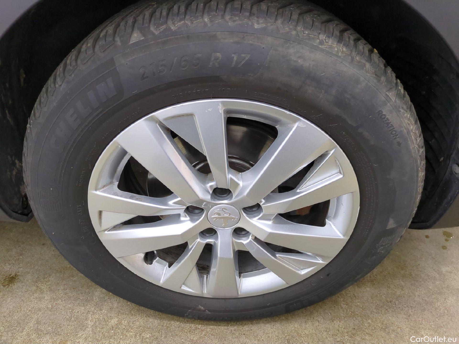  Peugeot  3008  Active Business 1.2 PureTech 130CV BVA8 E6d #5