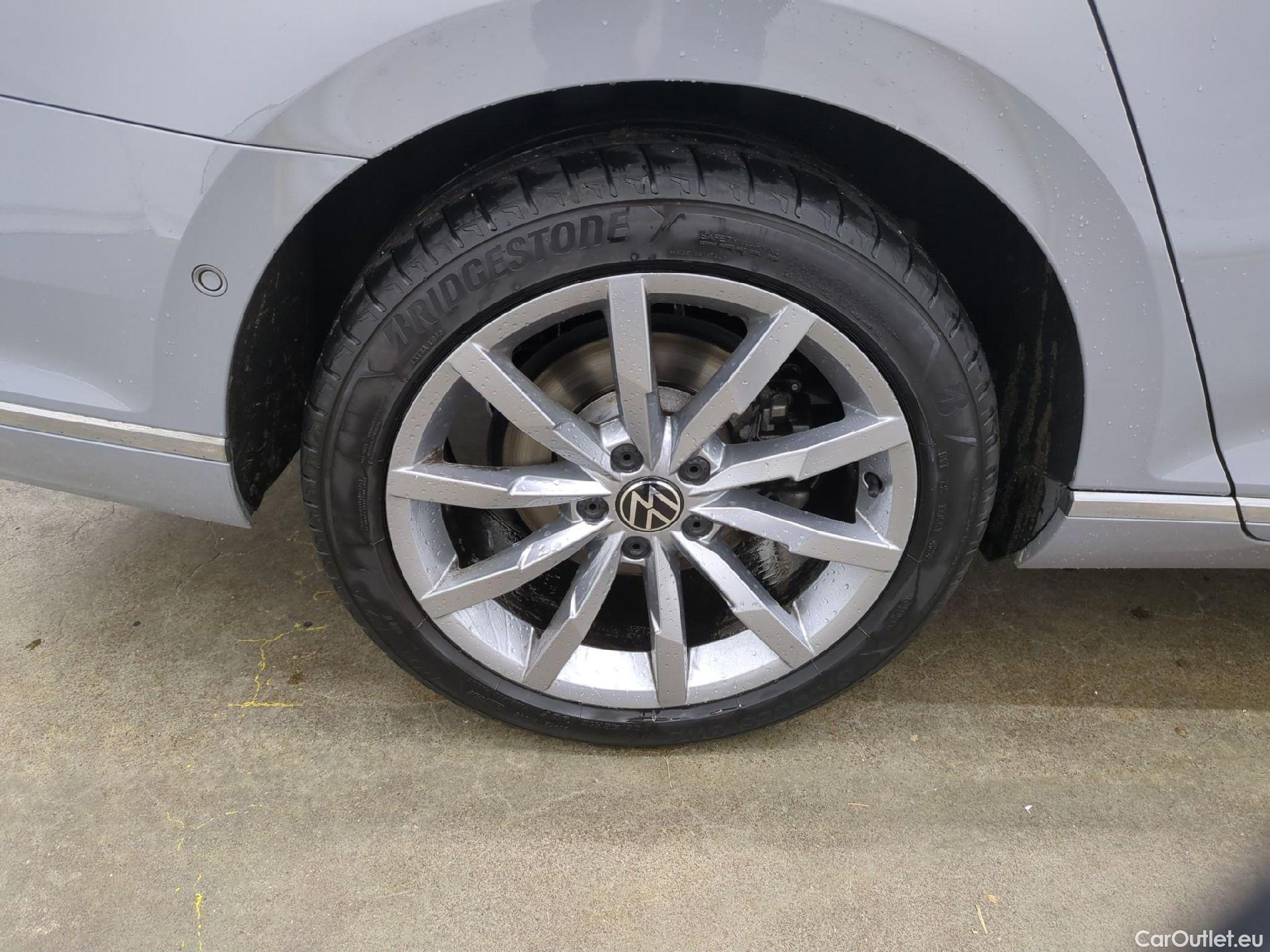  Volkswagen  Passat VOLKSWAGEN  SW / 2019 / 5P / Break 2.0 TDI 150 SCR DSG7 SW LOUNGE #10