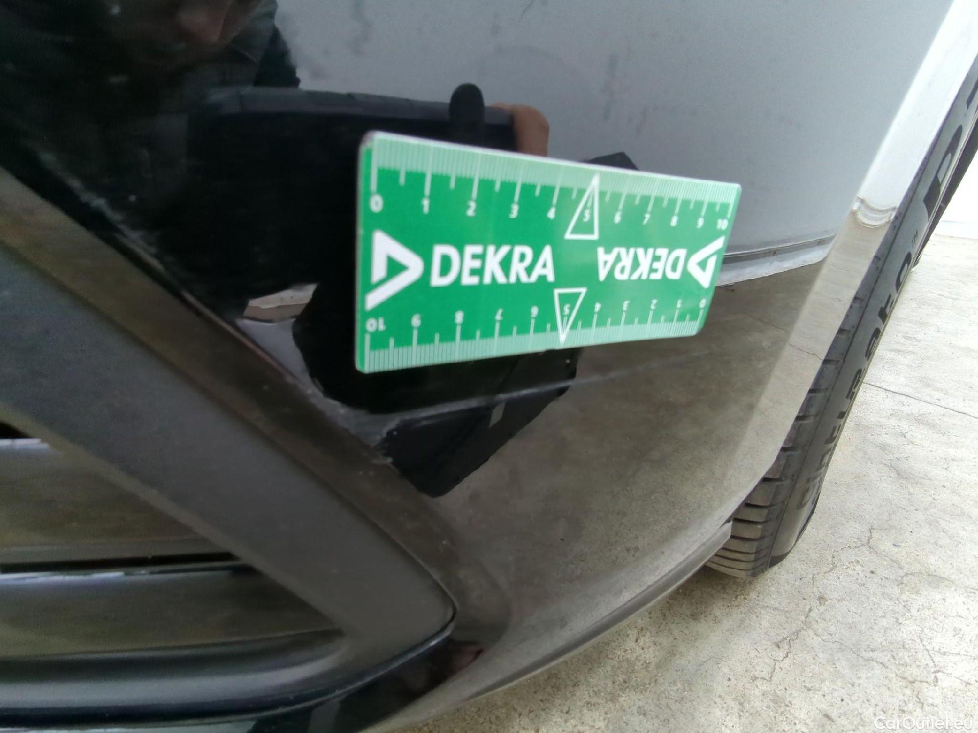  Volkswagen  Golf  VOLKSWAGEN / 2020 / 5P / Berline 2.0 TDI SCR 115 BVM6 Life Busi 1st #3