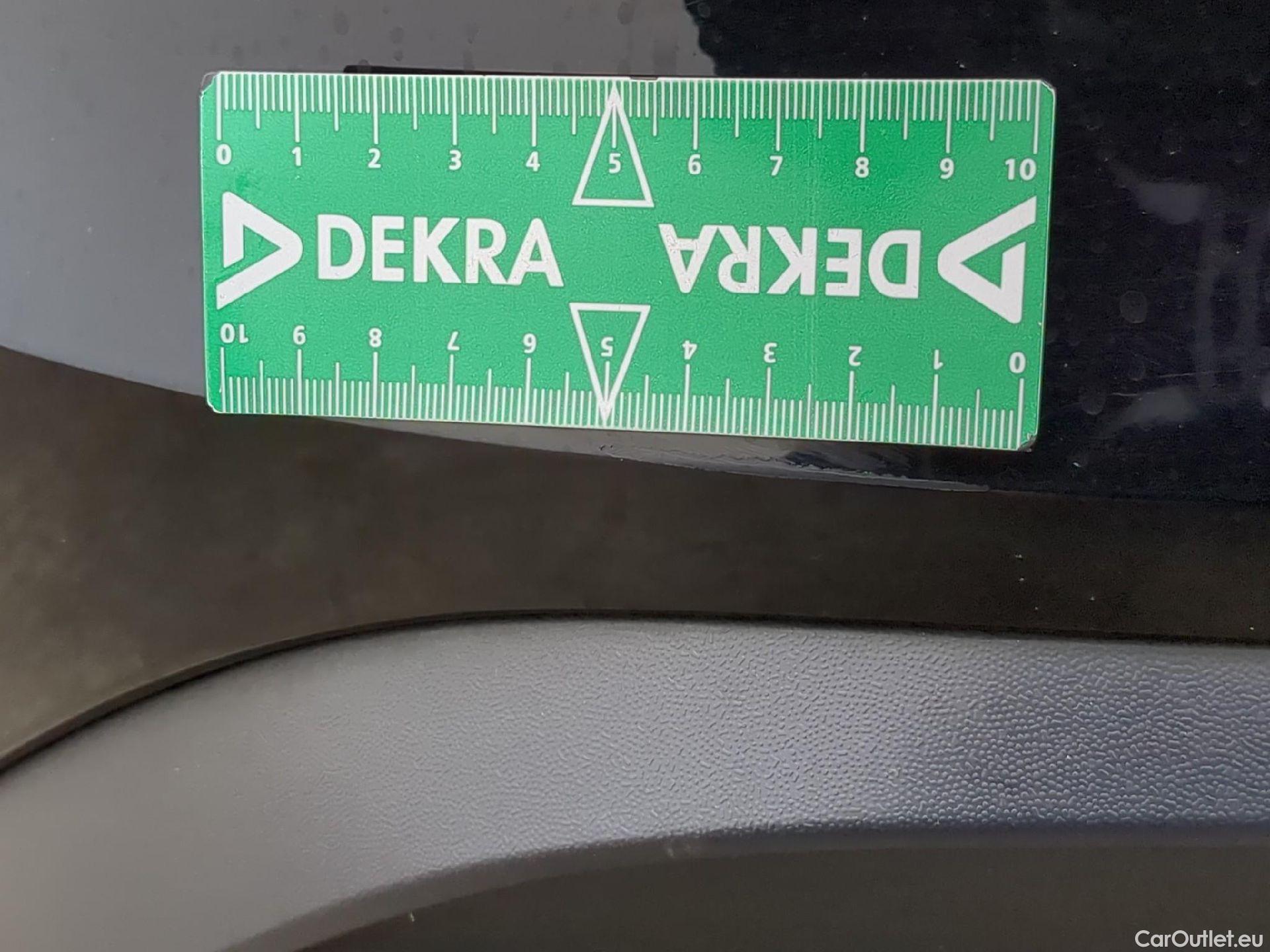  Volkswagen  Golf  VOLKSWAGEN / 2020 / 5P / Berline 2.0 TDI SCR 115 BVM6 Life Busi 1st #7