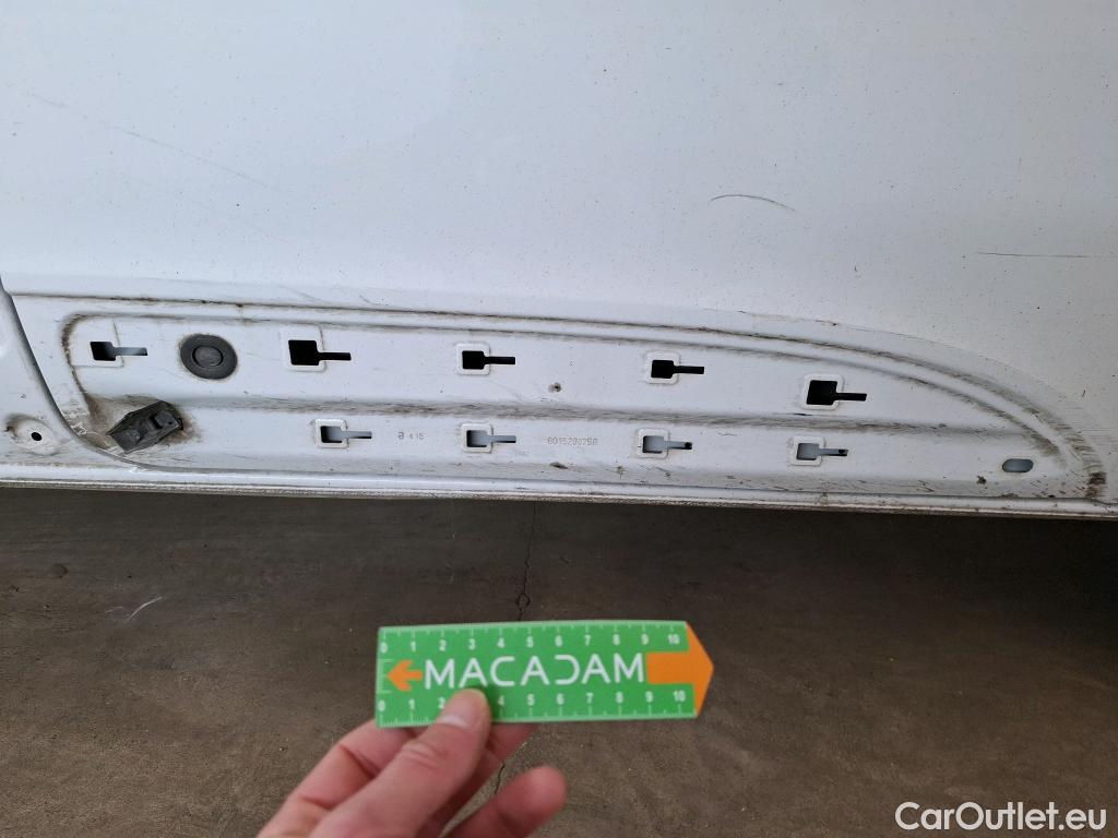  Renault  Trafic  III Fourgon L2H1 3T Confort 2.0 dCi 130CV BVM6 E6d #17