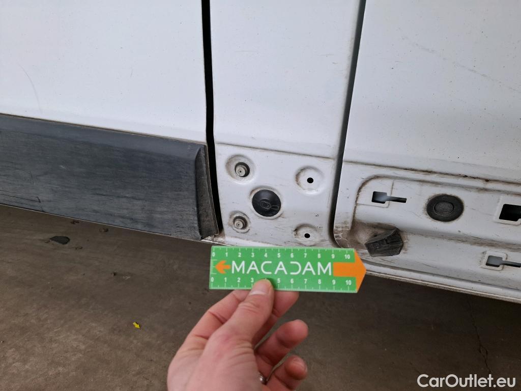  Renault  Trafic  III Fourgon L2H1 3T Confort 2.0 dCi 130CV BVM6 E6d #37