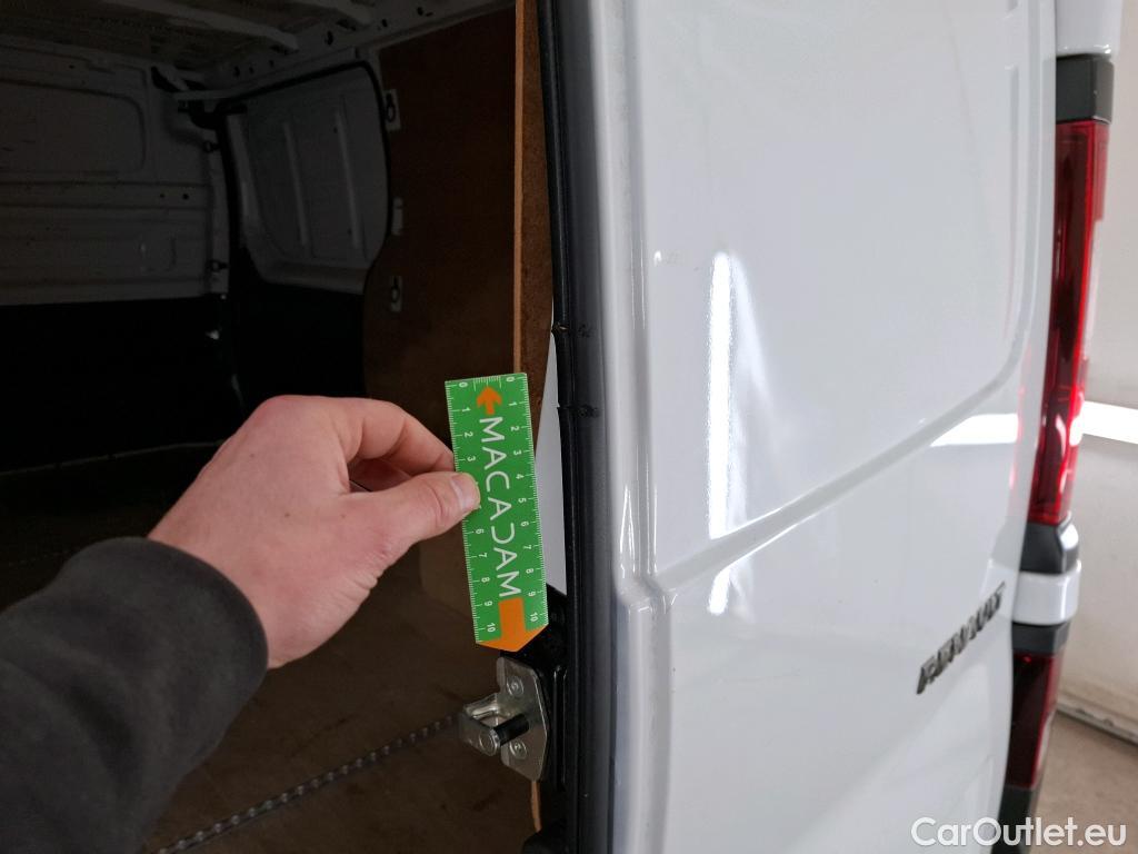  Renault  Trafic  III Fourgon L2H1 3T Confort 2.0 dCi 130CV BVM6 E6d #19