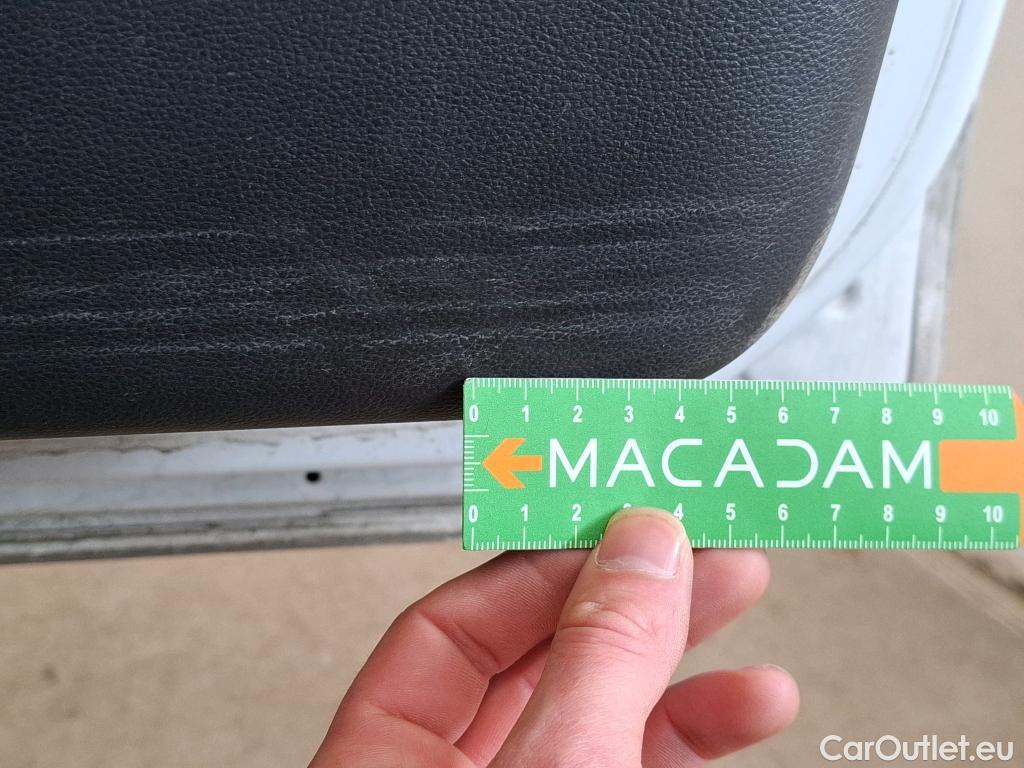  Renault  Trafic  III Fourgon L2H1 3T Confort 2.0 dCi 130CV BVM6 E6d #25