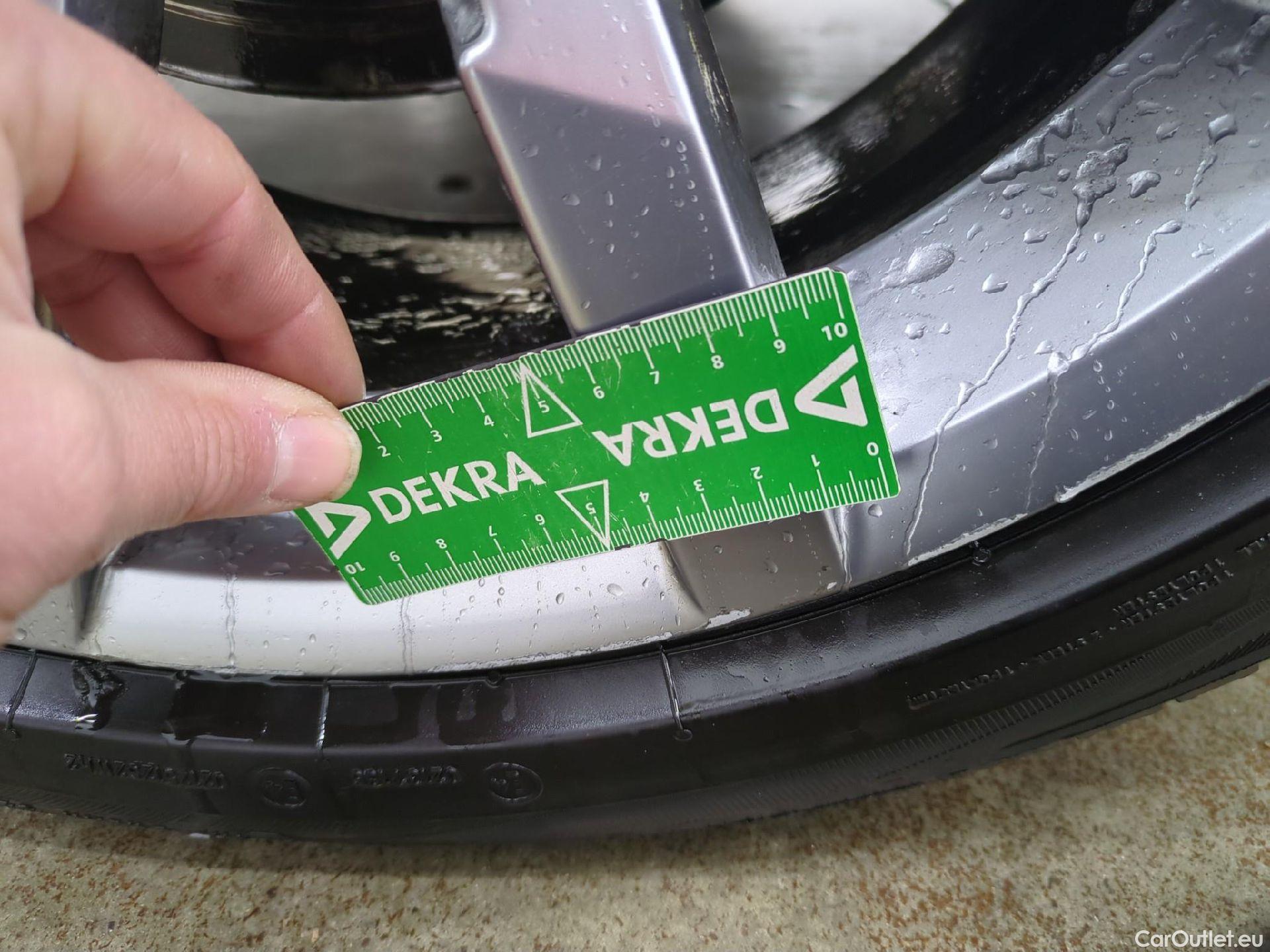  Volkswagen  Passat VOLKSWAGEN  SW / 2019 / 5P / Break 2.0 TDI 150 SCR DSG7 SW LOUNGE #4