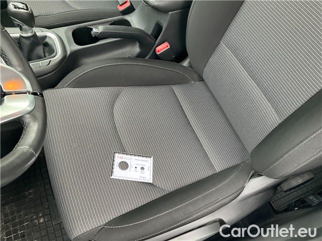  Hyundai  i30  kom.1.5i Family Comfort 5d #12