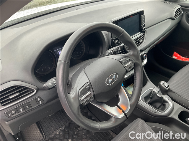  Hyundai  i30  kom.1.5i Family Comfort 5d #14