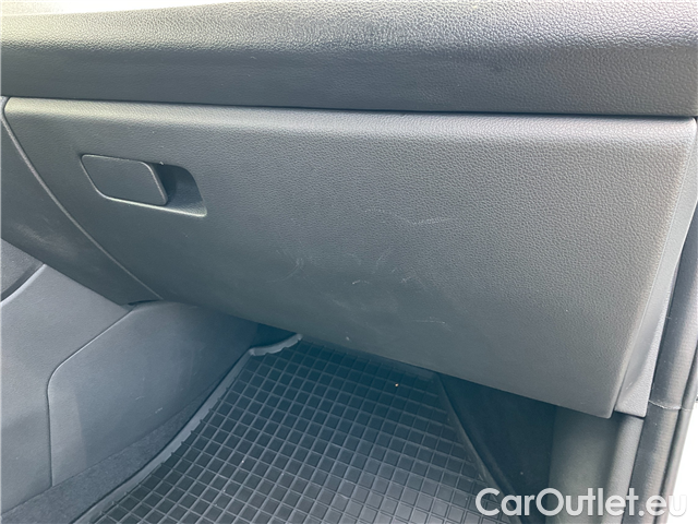  Hyundai  i30  kom.1.5i Family Comfort 5d #5