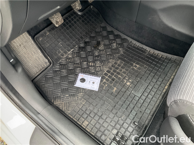  Hyundai  i30  kom.1.5i Family Comfort 5d #13