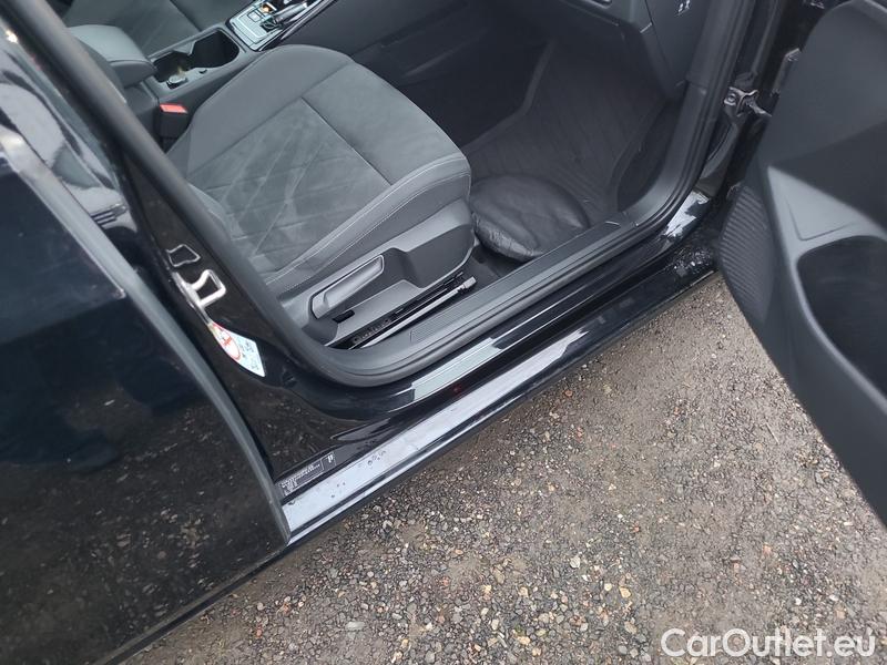  Volkswagen  Golf  VIII Variant (CG5) 2020 Var.1.5TSI 110 Style AT #21