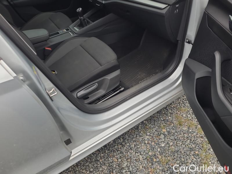  Skoda  Octavia  Lim. (NX3)(2020)  2.0TDI 85 Ambition 5d #27