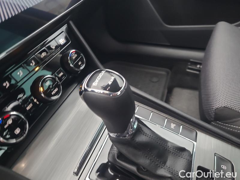  Skoda  Superb  (3V3)(2015) Supe.2.0TDI 147 Style 4x4 Aut #10