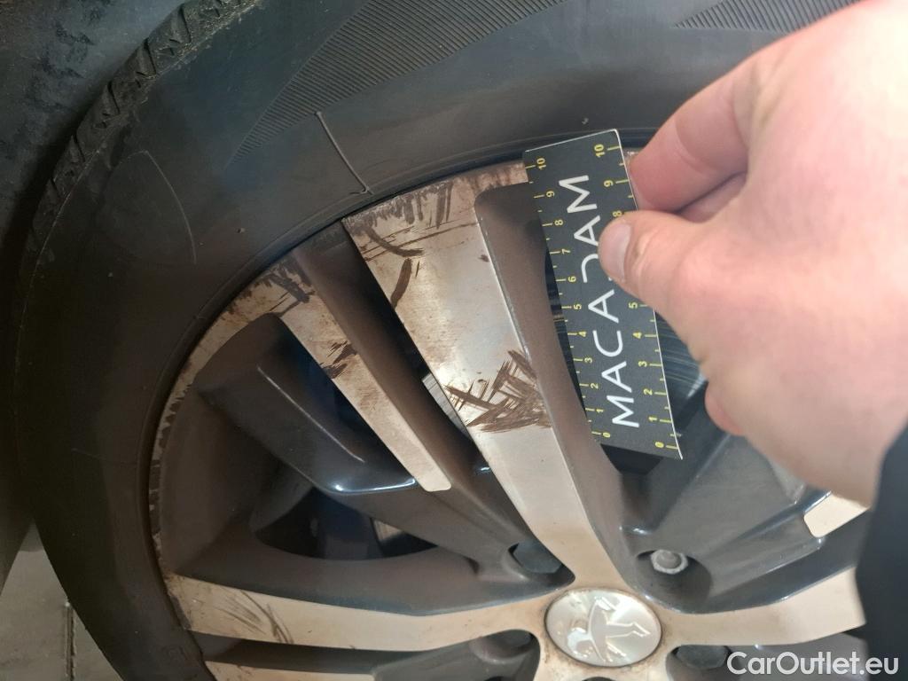  Peugeot  3008 PEUGEOT  / 2016 / 5P / SUV Puretech 180 S&S EAT8 GT LINE #4