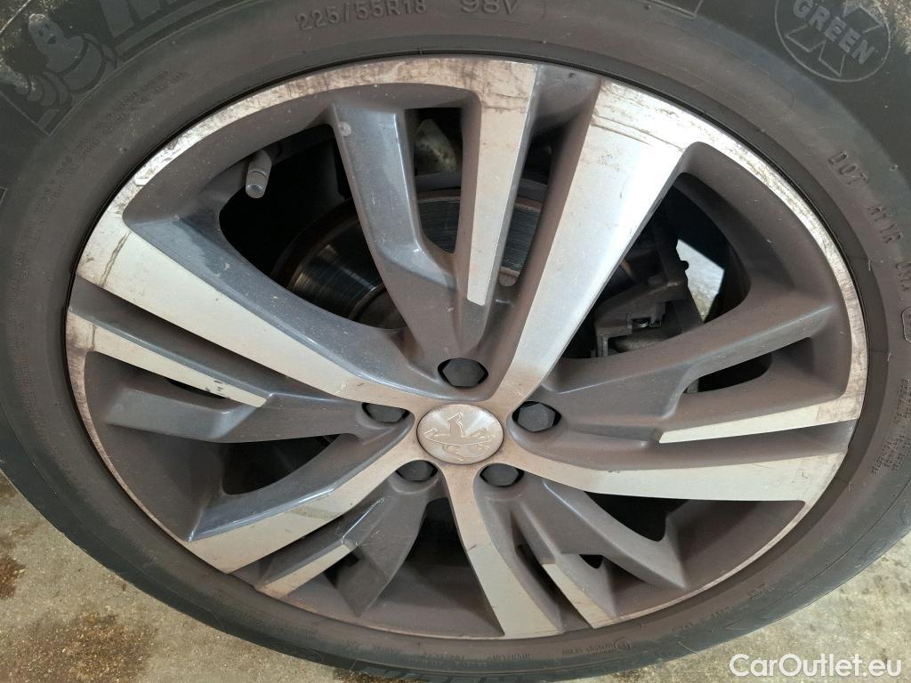  Peugeot  3008 PEUGEOT  / 2016 / 5P / SUV Puretech 180 S&S EAT8 GT LINE #33