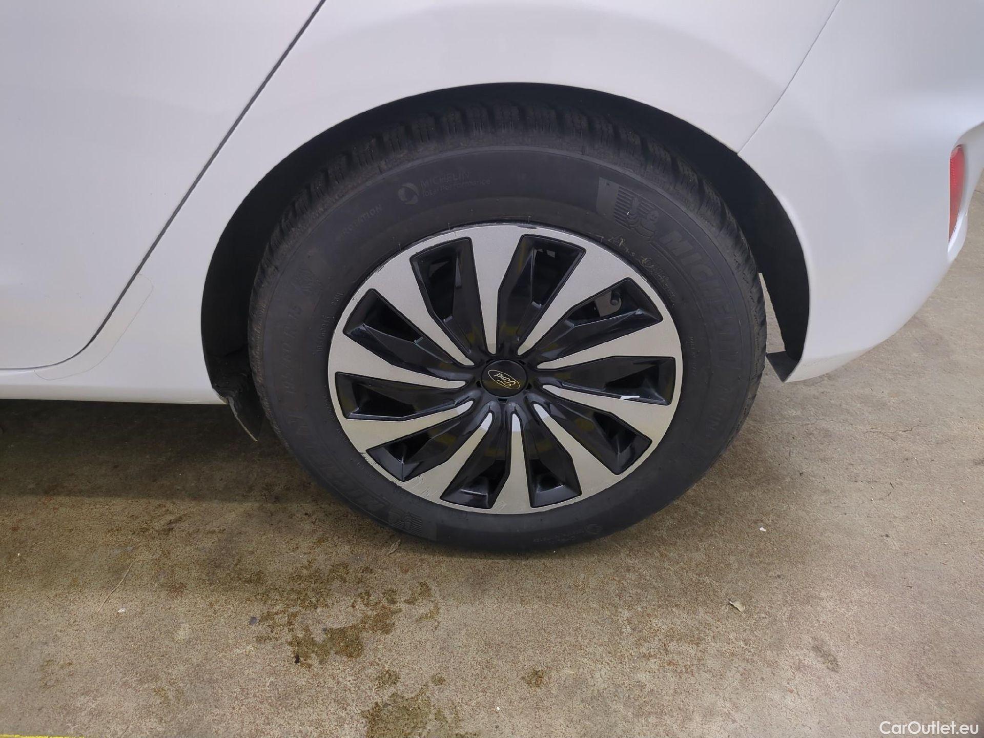  Ford  Fiesta  Titanium 1.0 EcoBoost #2