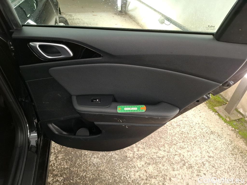  KIA  Cee'd KIA ceed / 2021 / 5P / Berline 1.6 CRDI 136 ISG IBVM6 MHEV ACTIVE BUS #26