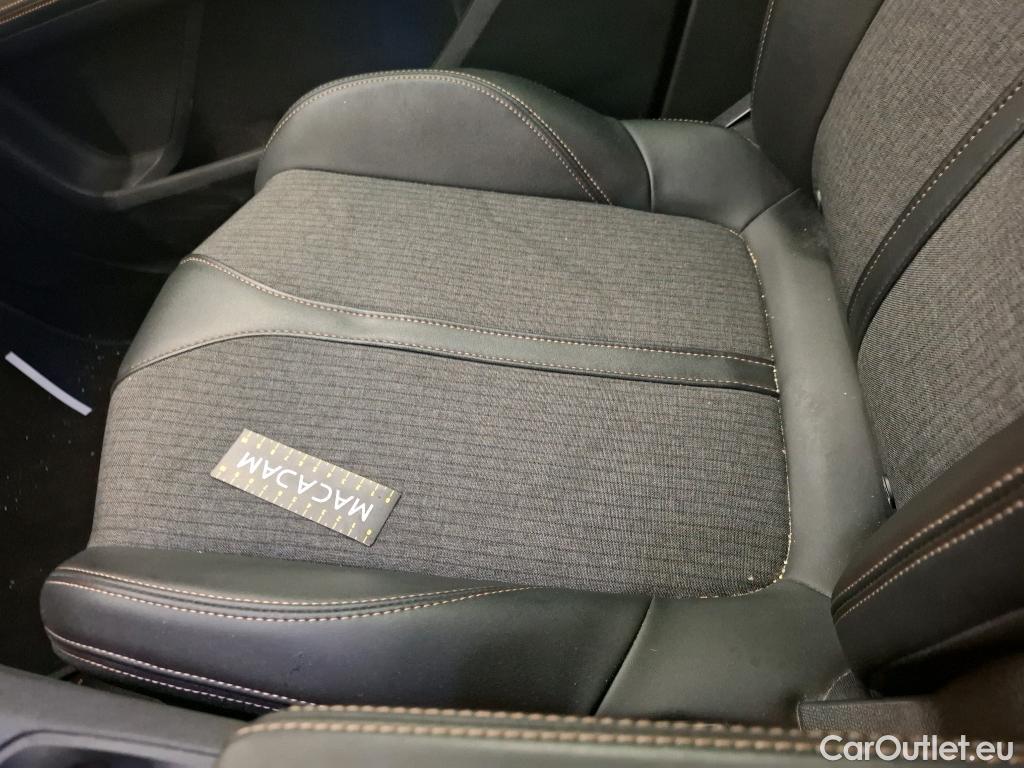  Peugeot  3008 PEUGEOT  / 2016 / 5P / SUV Puretech 180 S&S EAT8 GT LINE #39