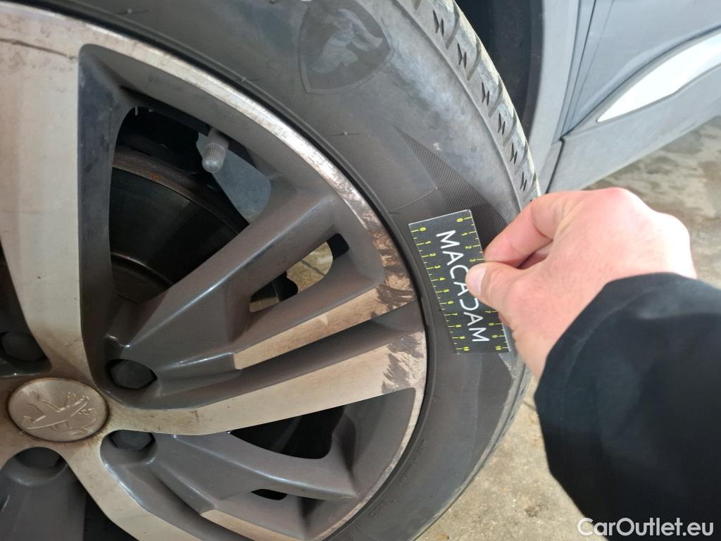  Peugeot  3008 PEUGEOT  / 2016 / 5P / SUV Puretech 180 S&S EAT8 GT LINE #30