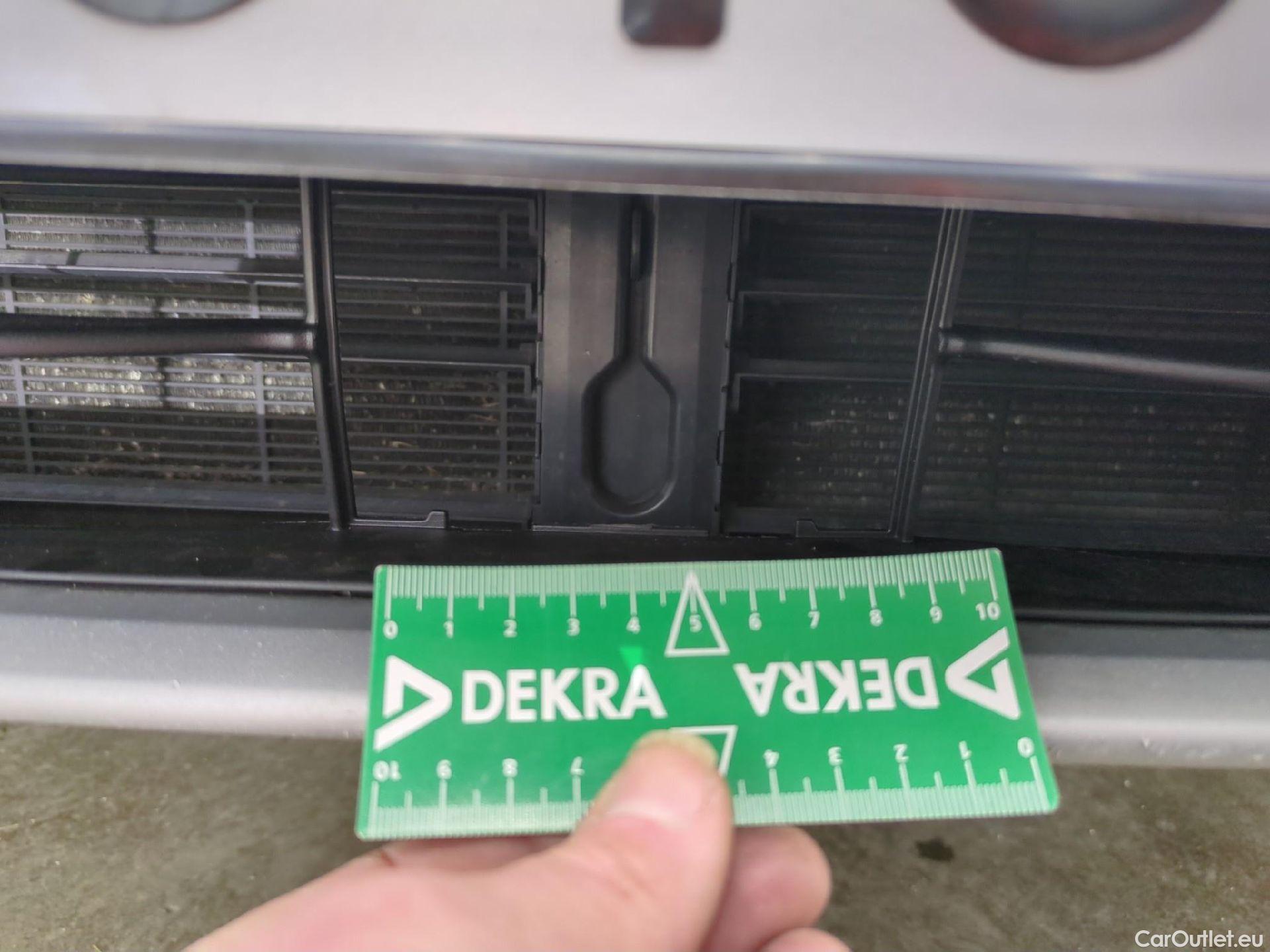  Ford  Kuga FORD  / 2019 / 5P / SUV 2.5 Dur 225 hybrid PHEV Pshift Titanium #9