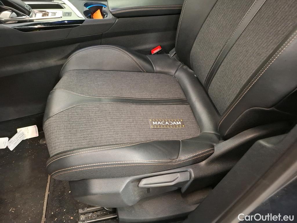  Peugeot  3008 PEUGEOT  / 2016 / 5P / SUV Puretech 180 S&S EAT8 GT LINE #18