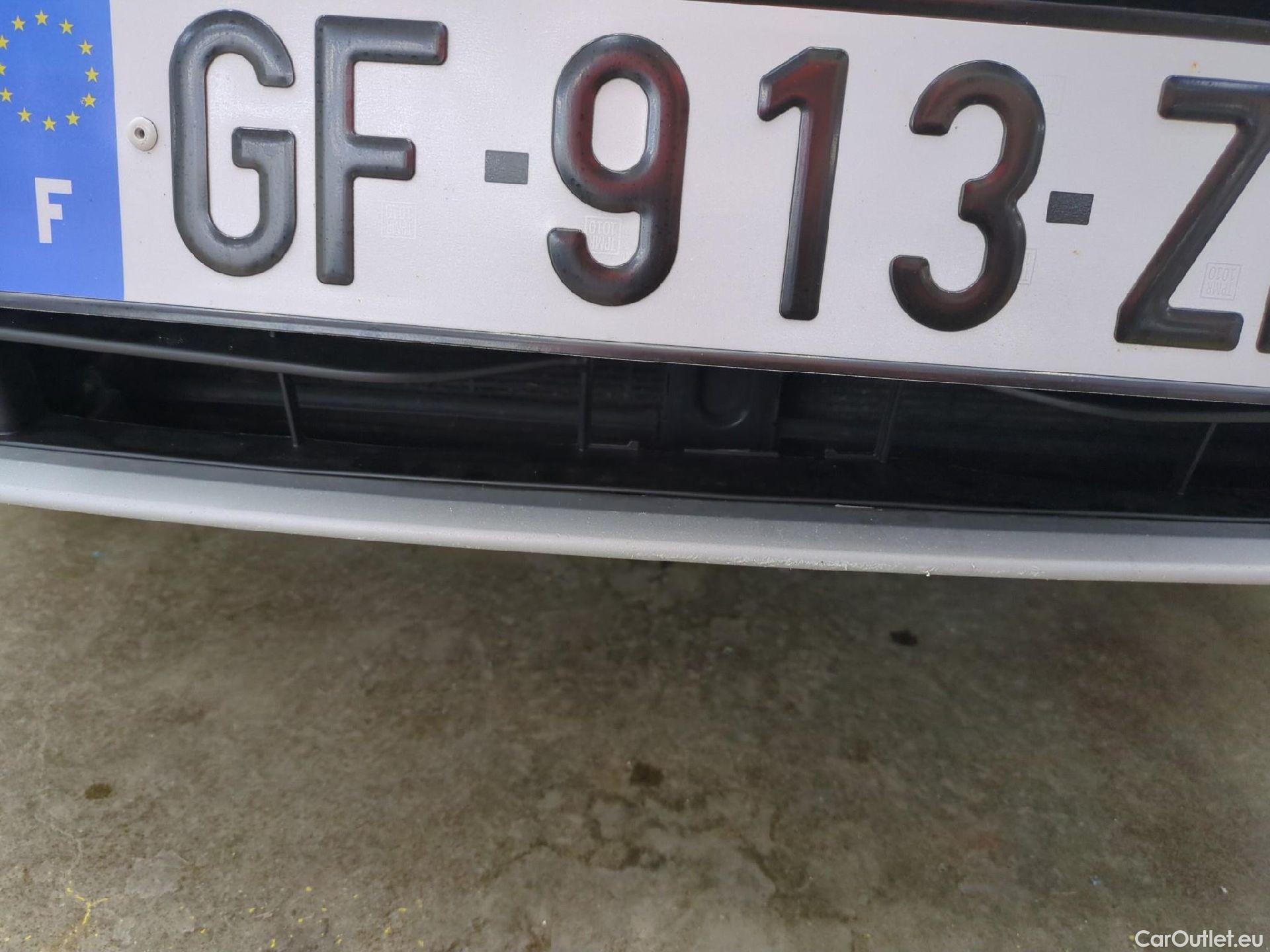  Ford  Kuga FORD  / 2019 / 5P / SUV 2.5 Dur 225 hybrid PHEV Pshift Titanium #8