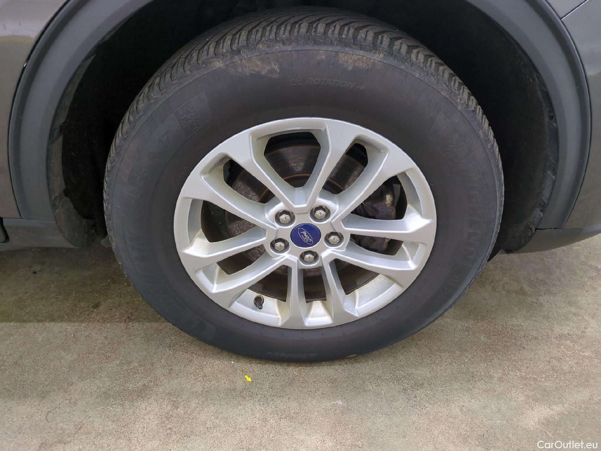  Ford  Kuga FORD  / 2019 / 5P / SUV 2.5 Dur 225 hybrid PHEV Pshift Titanium #5