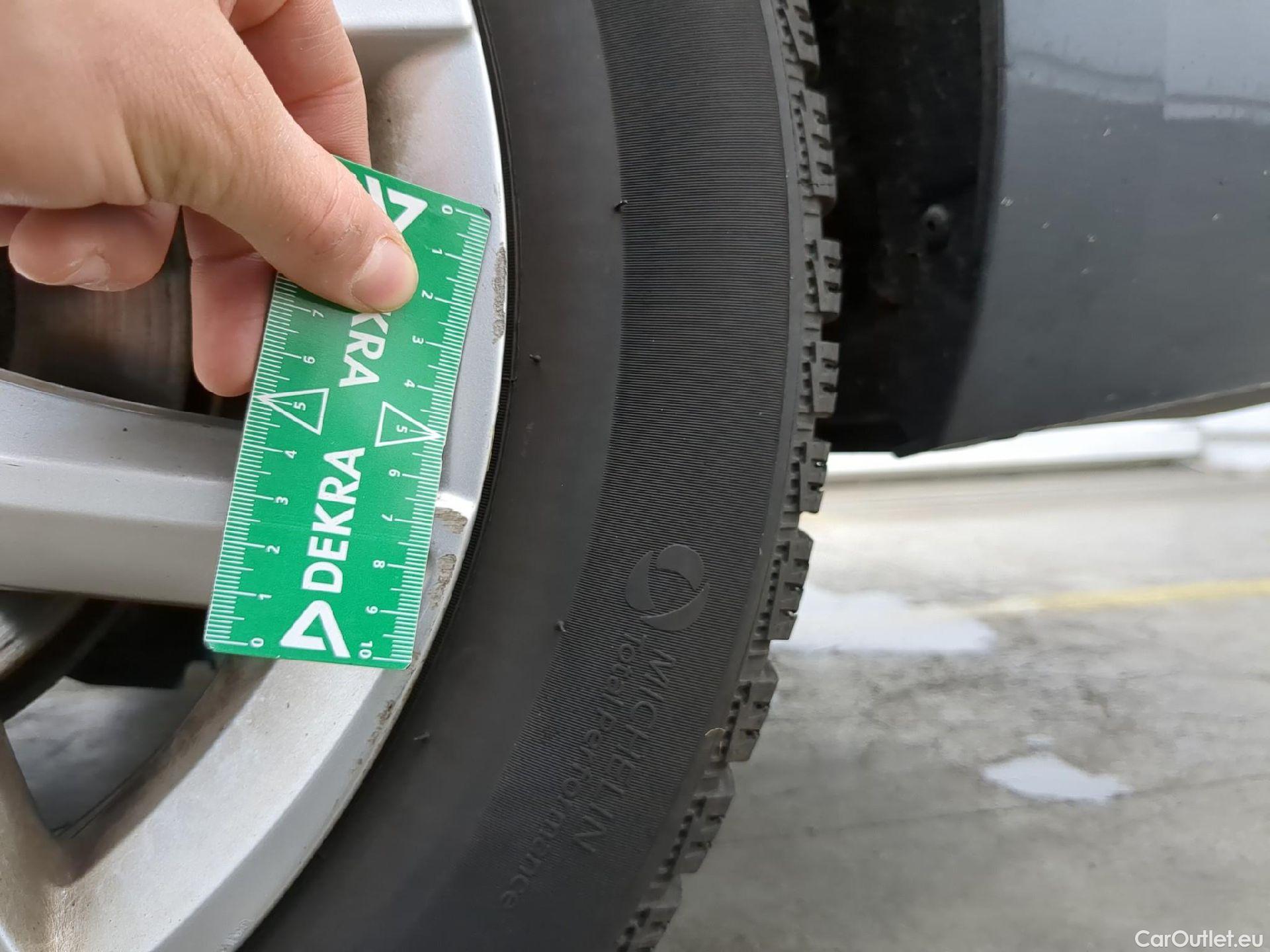  Seat  Leon SEAT  Sportstourer / 2020 / 5P / Break 1.0 eTSI 110 DSG S&S Style Business #25