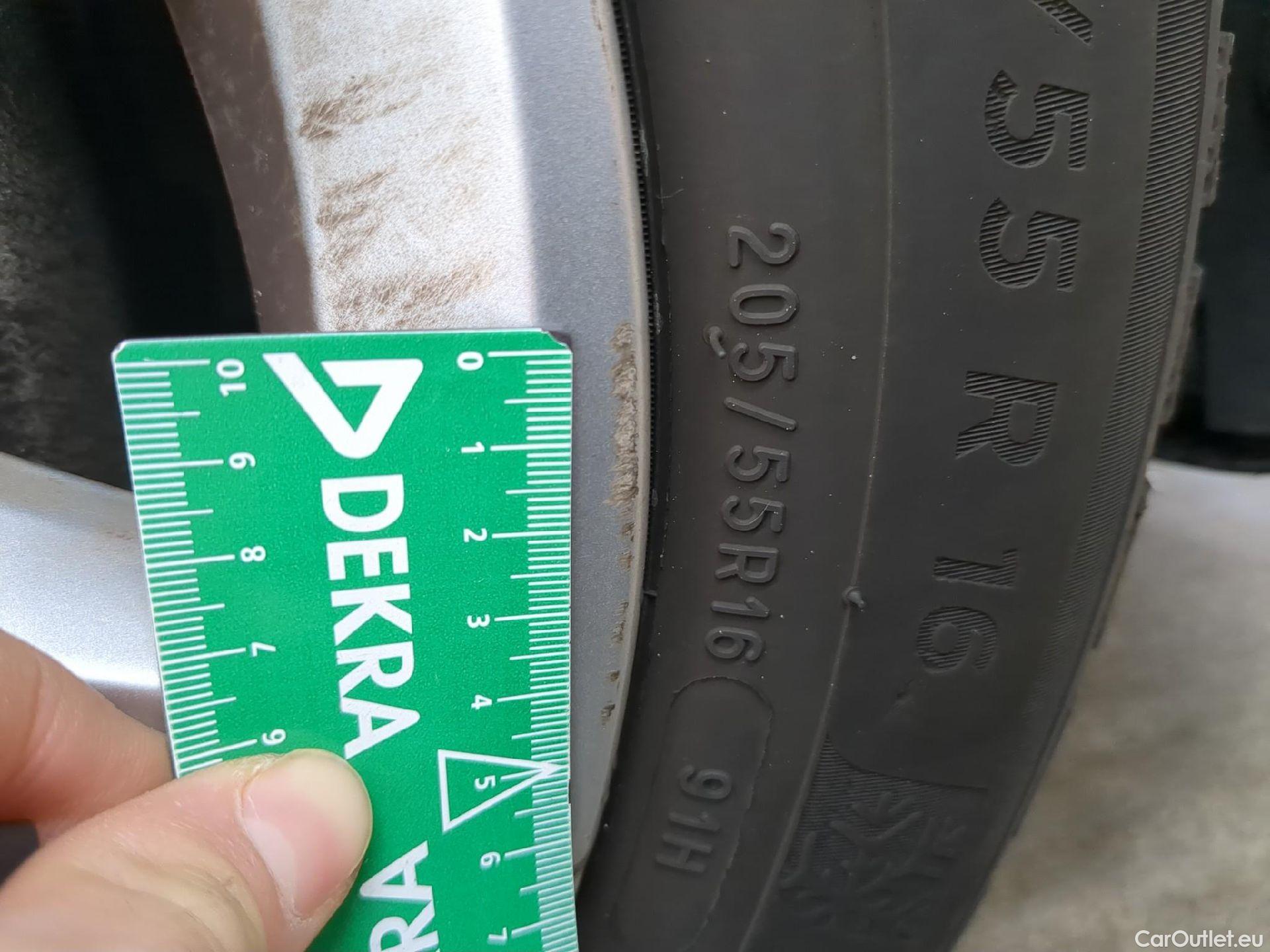  Seat  Leon SEAT  Sportstourer / 2020 / 5P / Break 1.0 eTSI 110 DSG S&S Style Business #17