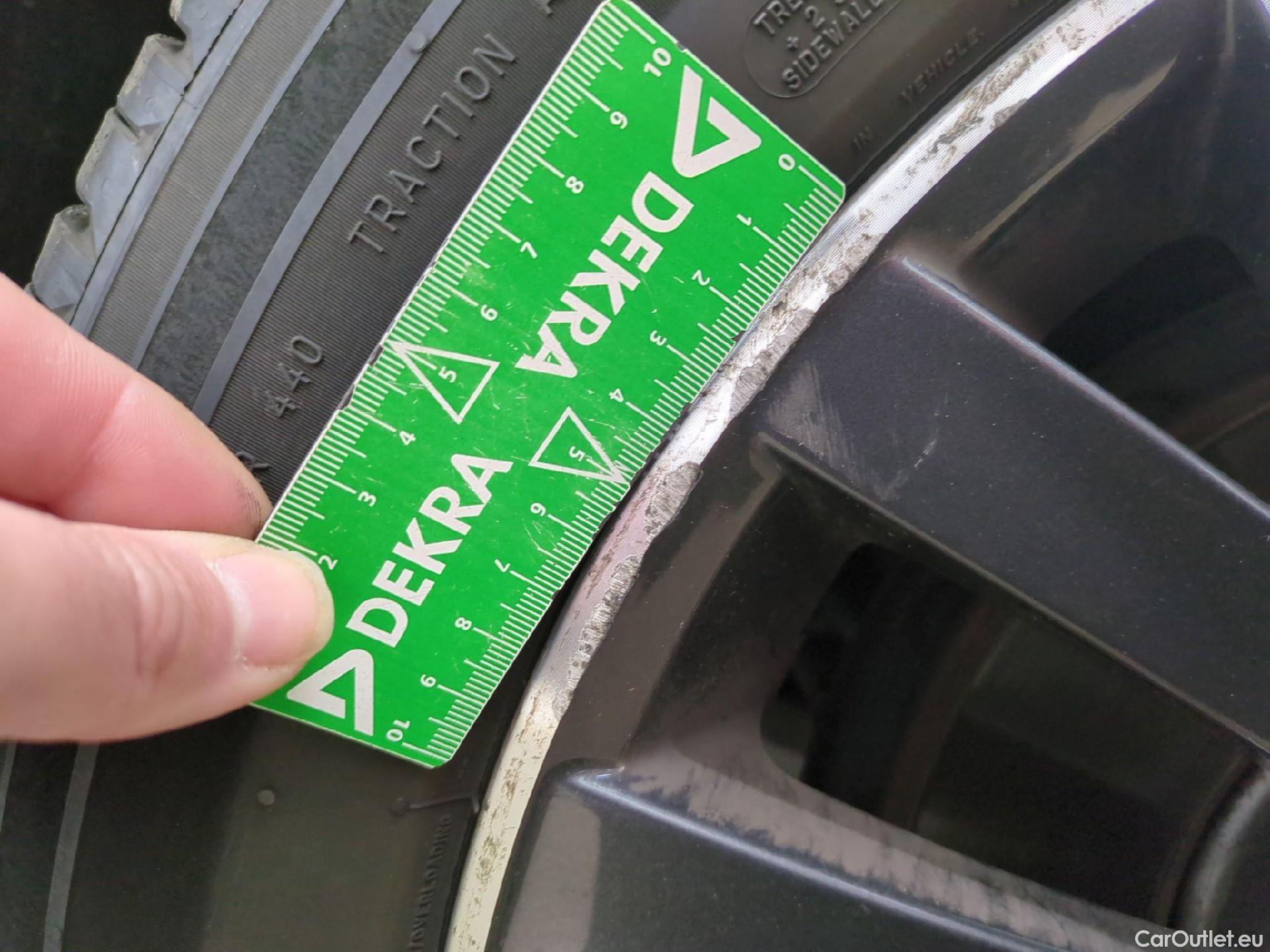  Volkswagen  Tiguan VOLKSWAGEN  Allspace / 2017 / 5P / SUV 1.5 TSI 150 EVO DSG7 Carat Exclusive #9