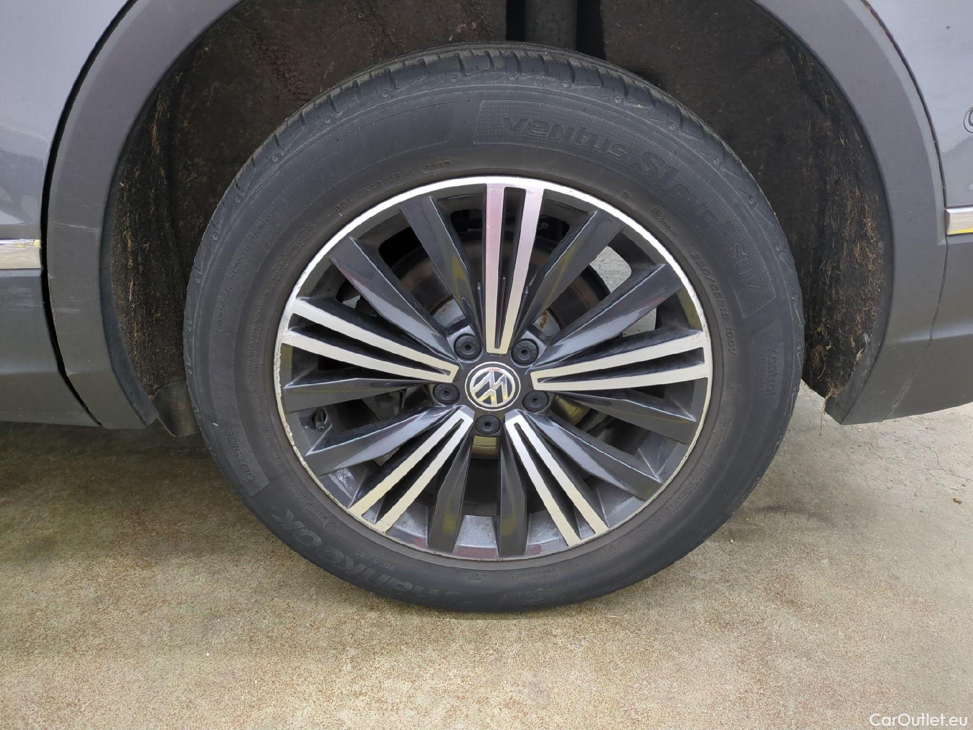  Volkswagen  Tiguan VOLKSWAGEN  Allspace / 2017 / 5P / SUV 1.5 TSI 150 EVO DSG7 Carat Exclusive #2