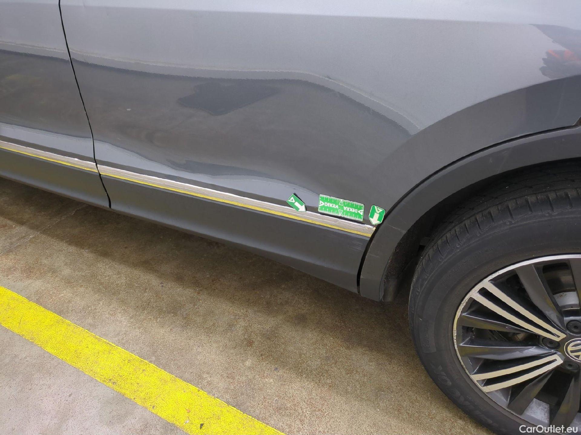  Volkswagen  Tiguan VOLKSWAGEN  Allspace / 2017 / 5P / SUV 1.5 TSI 150 EVO DSG7 Carat Exclusive #26