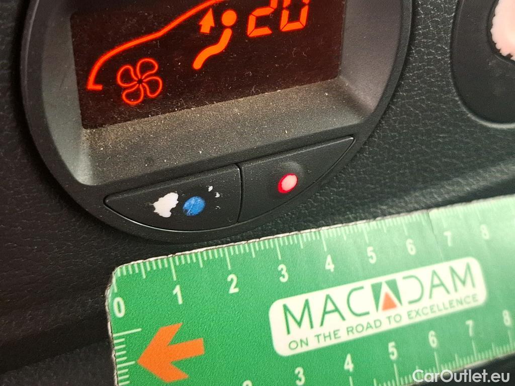  Nissan  NV400 NISSAN  / 2014 / 4P / Fourgon tôlé L2H2 2.3 dCi 165 EUVI S/S 3t5 N-Connecta #81