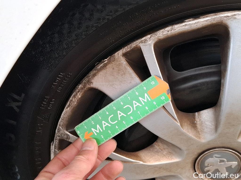  Peugeot  208  Affaire Premium 1.5 HDi 100CV BVM5 E6dT #38