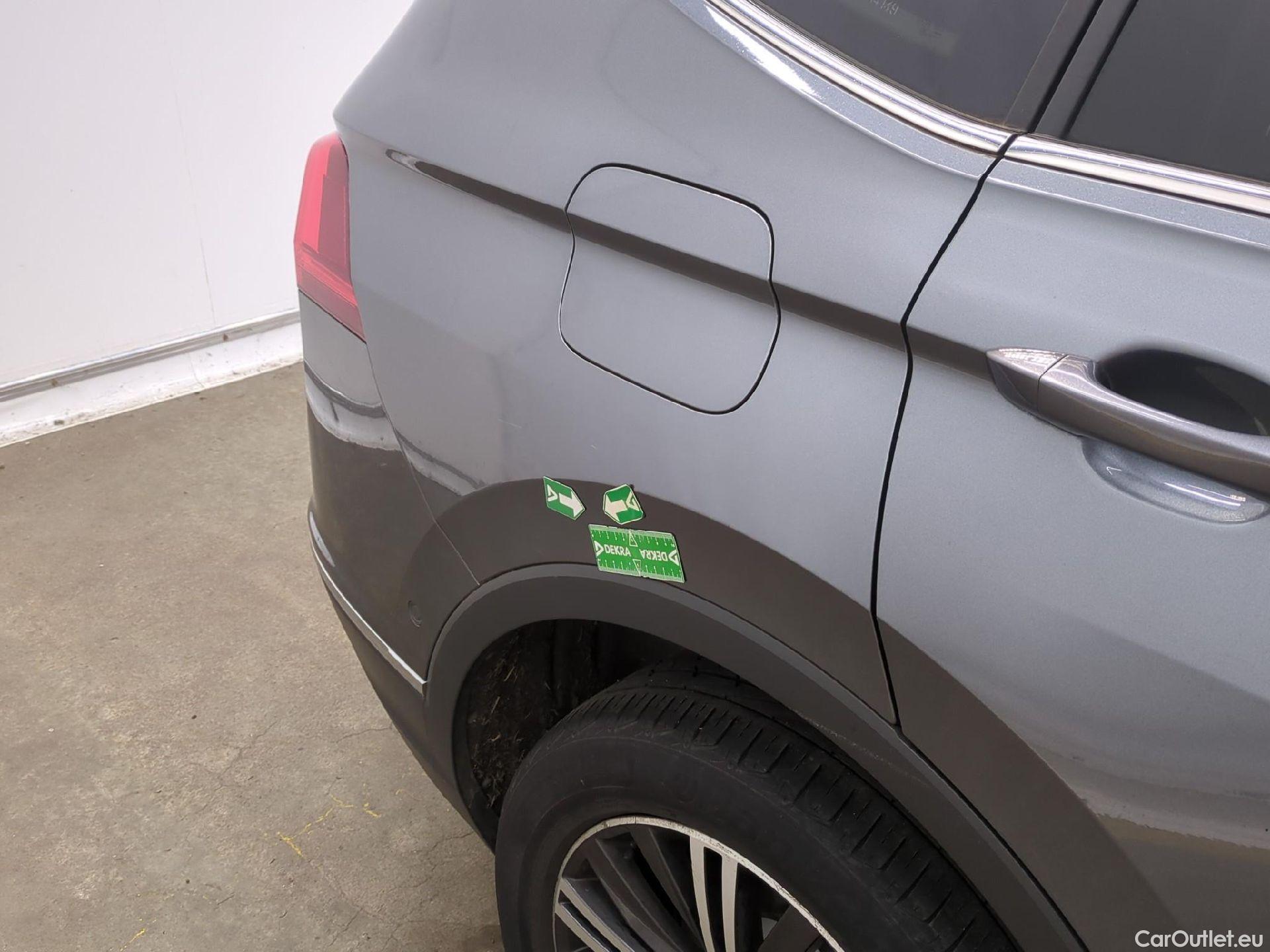  Volkswagen  Tiguan VOLKSWAGEN  Allspace / 2017 / 5P / SUV 1.5 TSI 150 EVO DSG7 Carat Exclusive #44