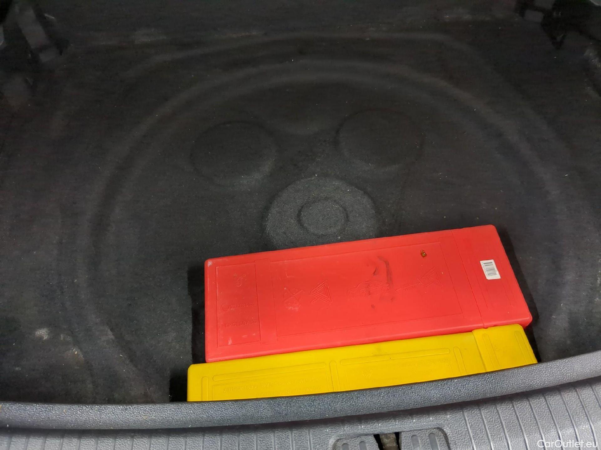  Volkswagen  Tiguan VOLKSWAGEN  5p SUV 2.0 TDI 150 DSG7 Carat Exclusive #1