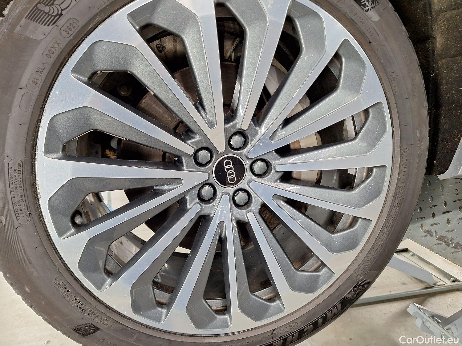  Audi  E-TRON Audi,  '19 BEV, Audi  55 Quattro Advanced 5d #5