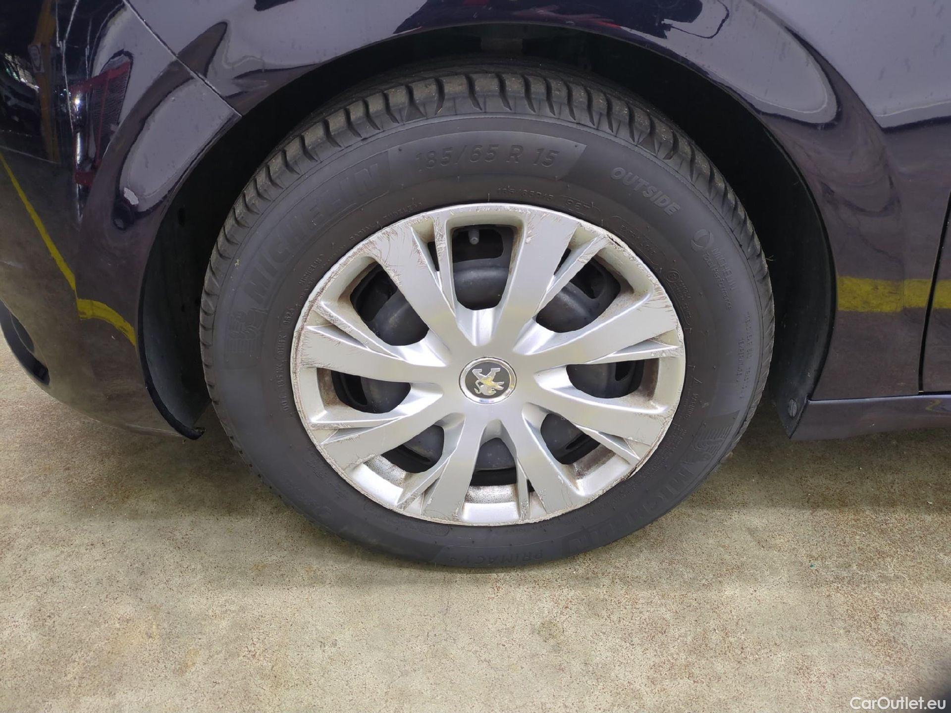  Peugeot  208  Affaire Premium 1.5 HDi 100CV BVM6 E6dT #2