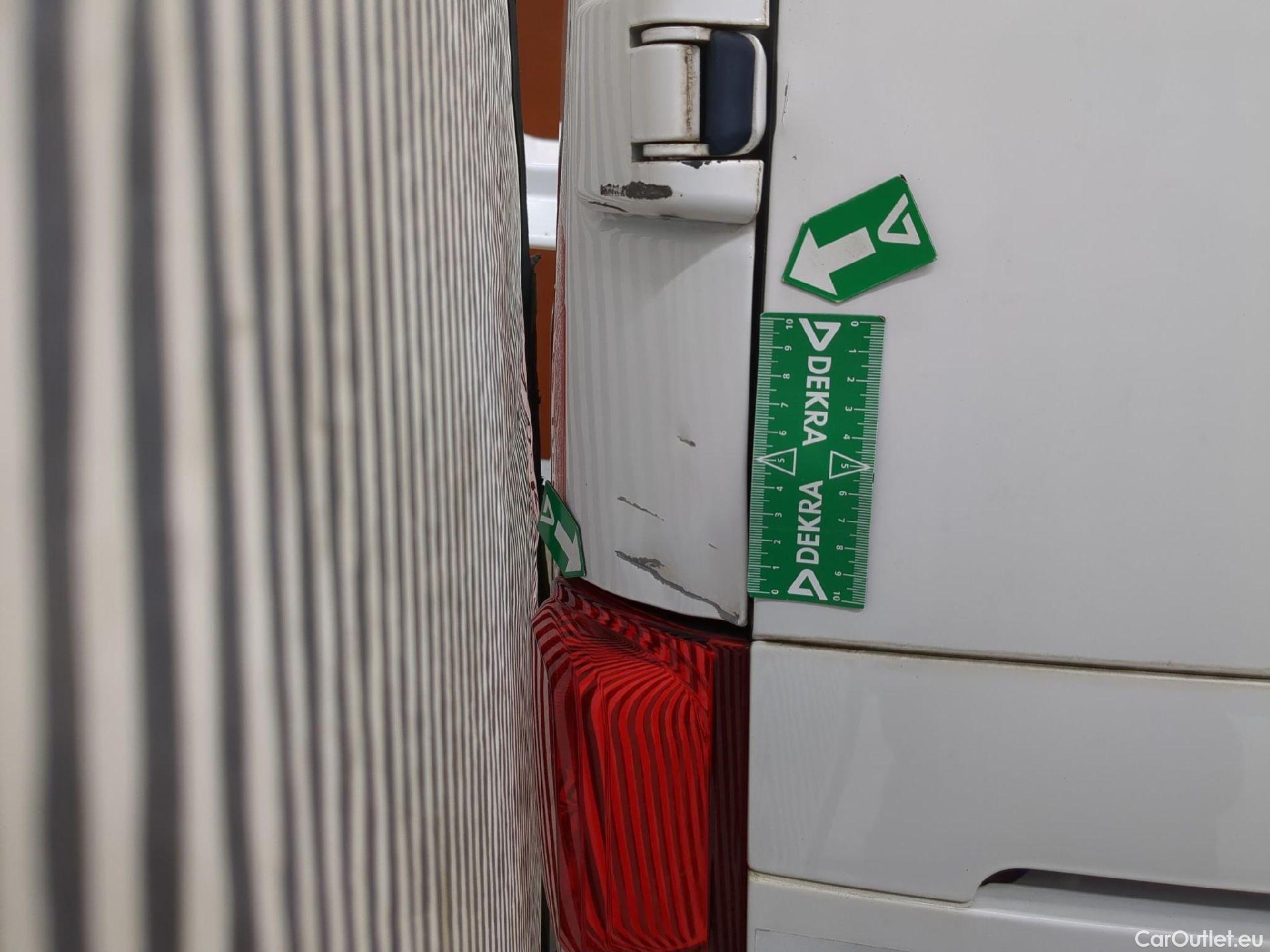  Peugeot  Expert PEUGEOT  VU 4p Fourgon BLUEHDI 95 STANDARD PREMIUM #4