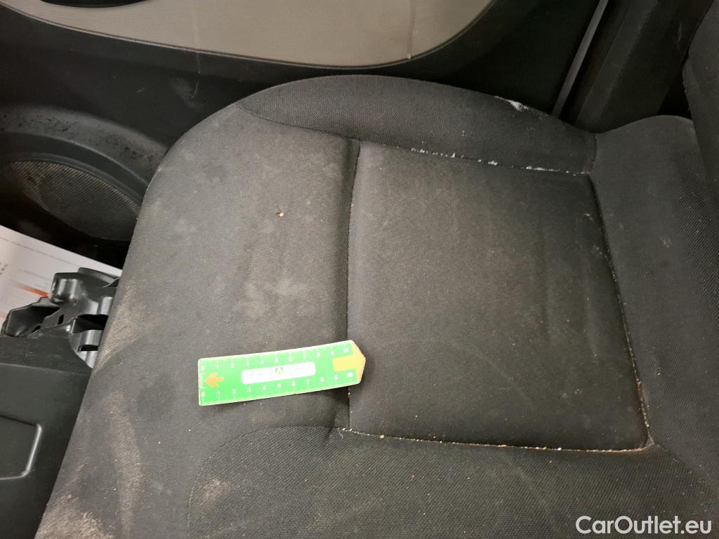  Renault  Trafic RENAULT  VU 4p Fourgon FG CF L1H1 1000 dCi 95 E6 #44