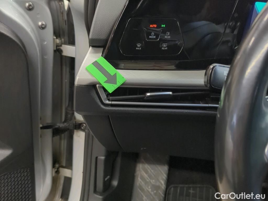  Volkswagen  Golf  2.0 TDI 116HP DSG Life Variant #17