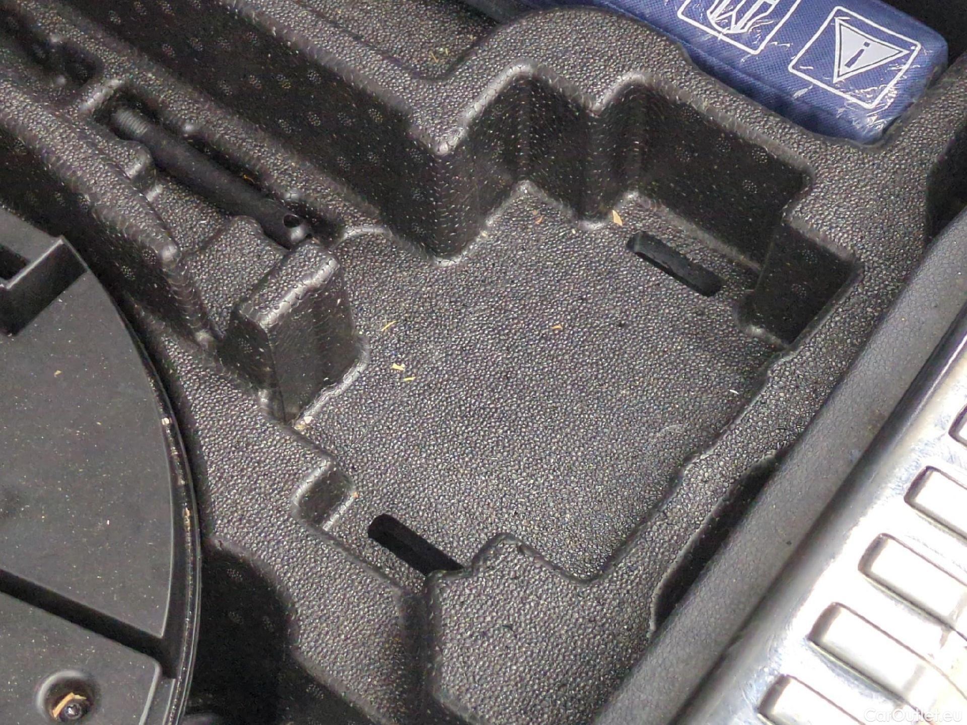  Audi  Q3  35 TDI Design luxe 2.0 TDI 150CV BVA7 E6d #3