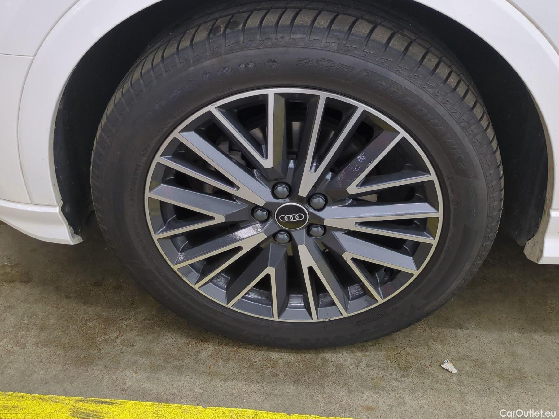  Audi  Q3  35 TDI Design luxe 2.0 TDI 150CV BVA7 E6d #1