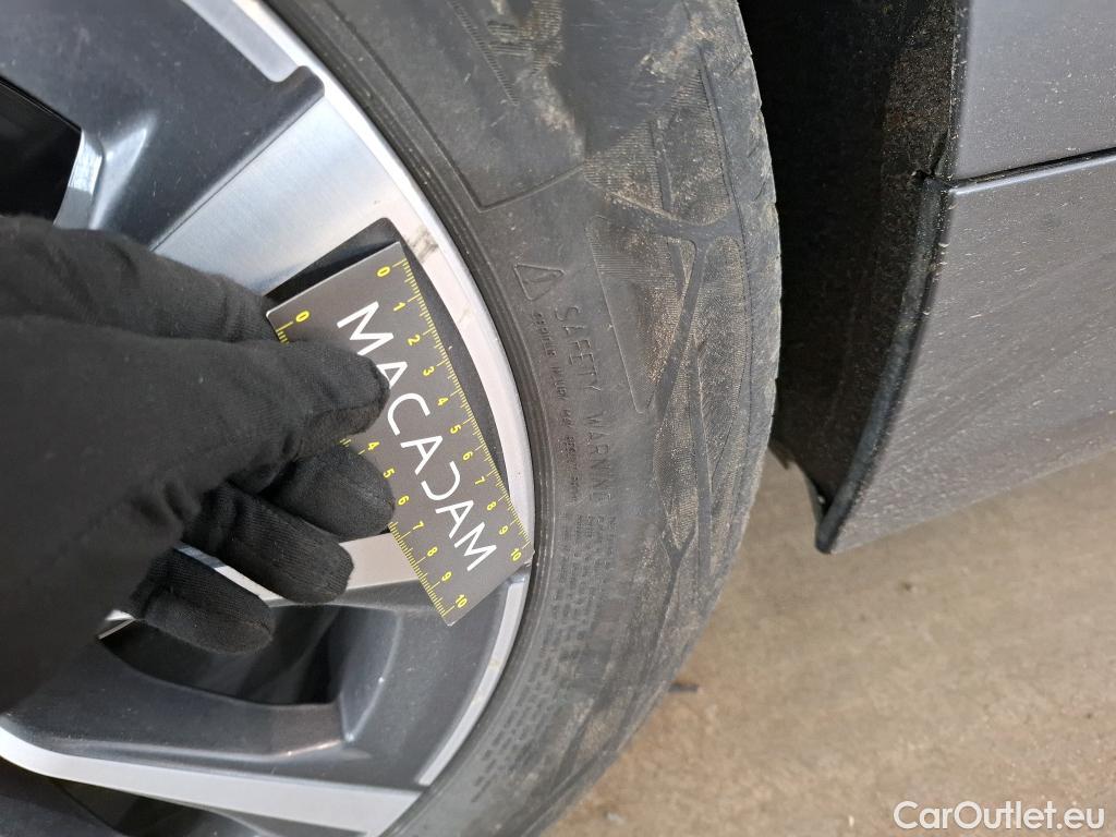  Bmw  Serie 3 BMW Série 3 Berline / 2018 / 4P / Berline 316d 122ch Business Design BVA8 #19