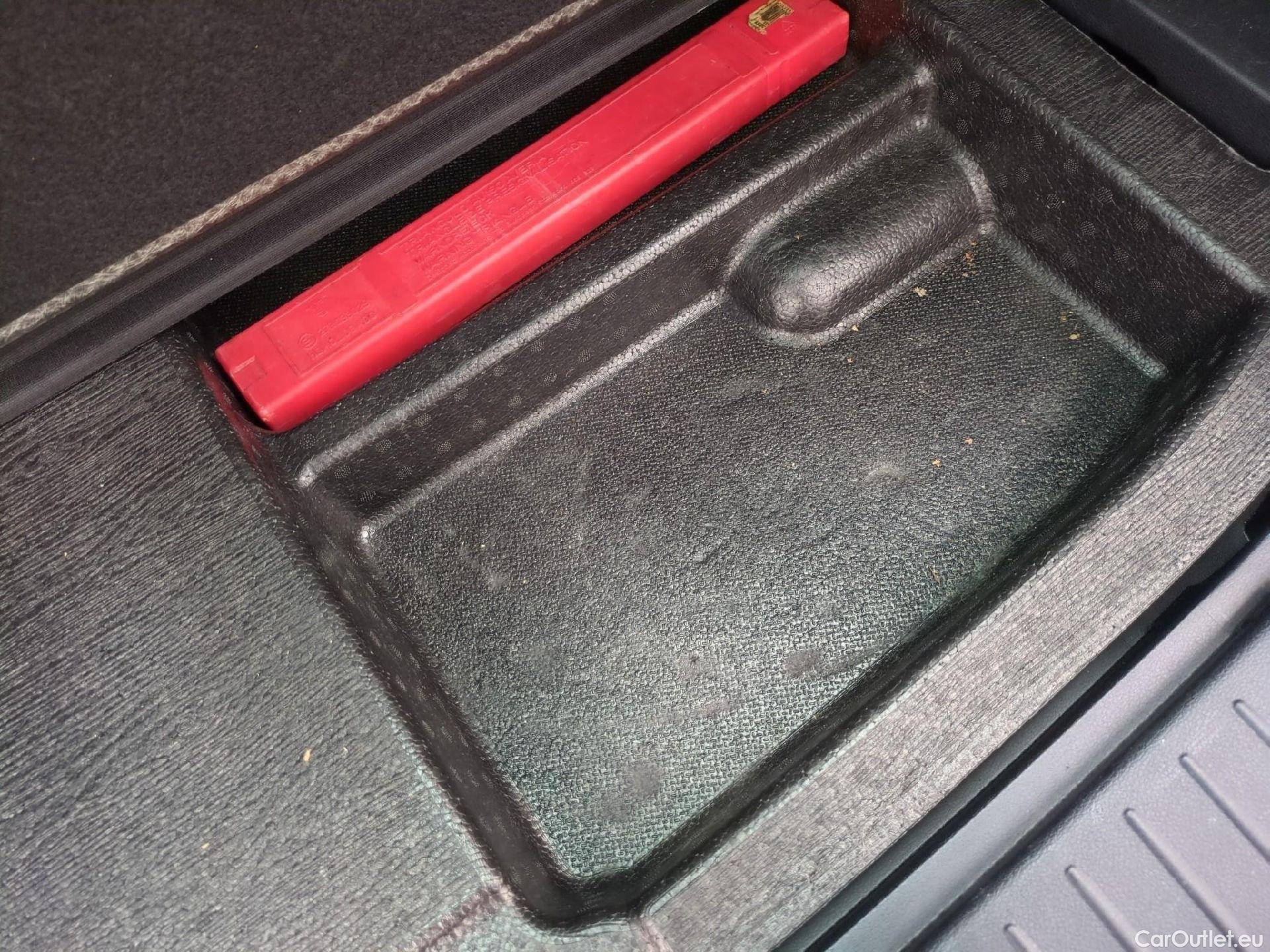  KIA  Sportage KIA  / 2021 / 5P / SUV 1.6 T-GDI 265 PHEV AUTO 4WD GT-LINE PREM #2