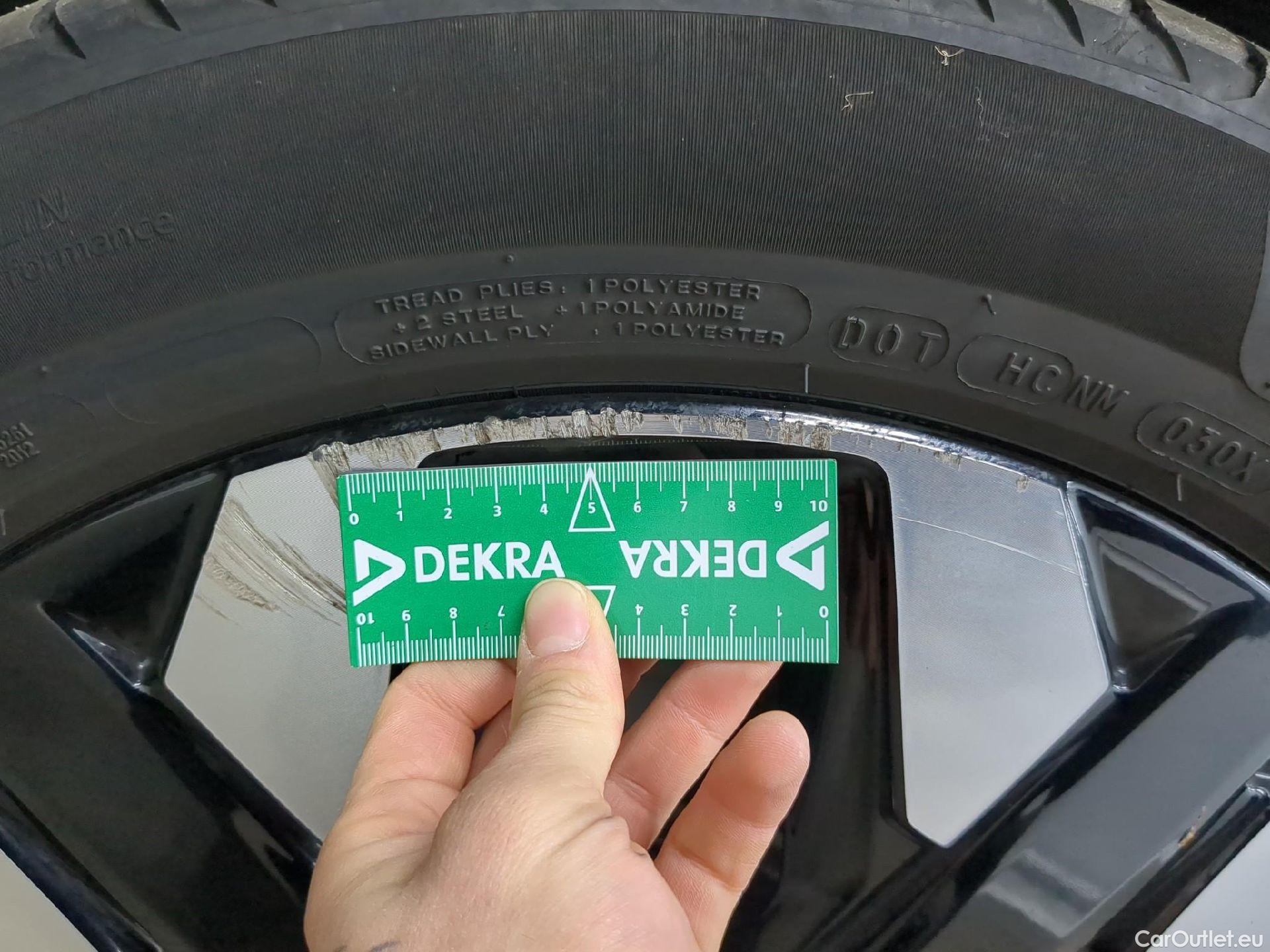  KIA  Sportage KIA  / 2021 / 5P / SUV 1.6 T-GDI 265 PHEV AUTO 4WD DESIGN #5