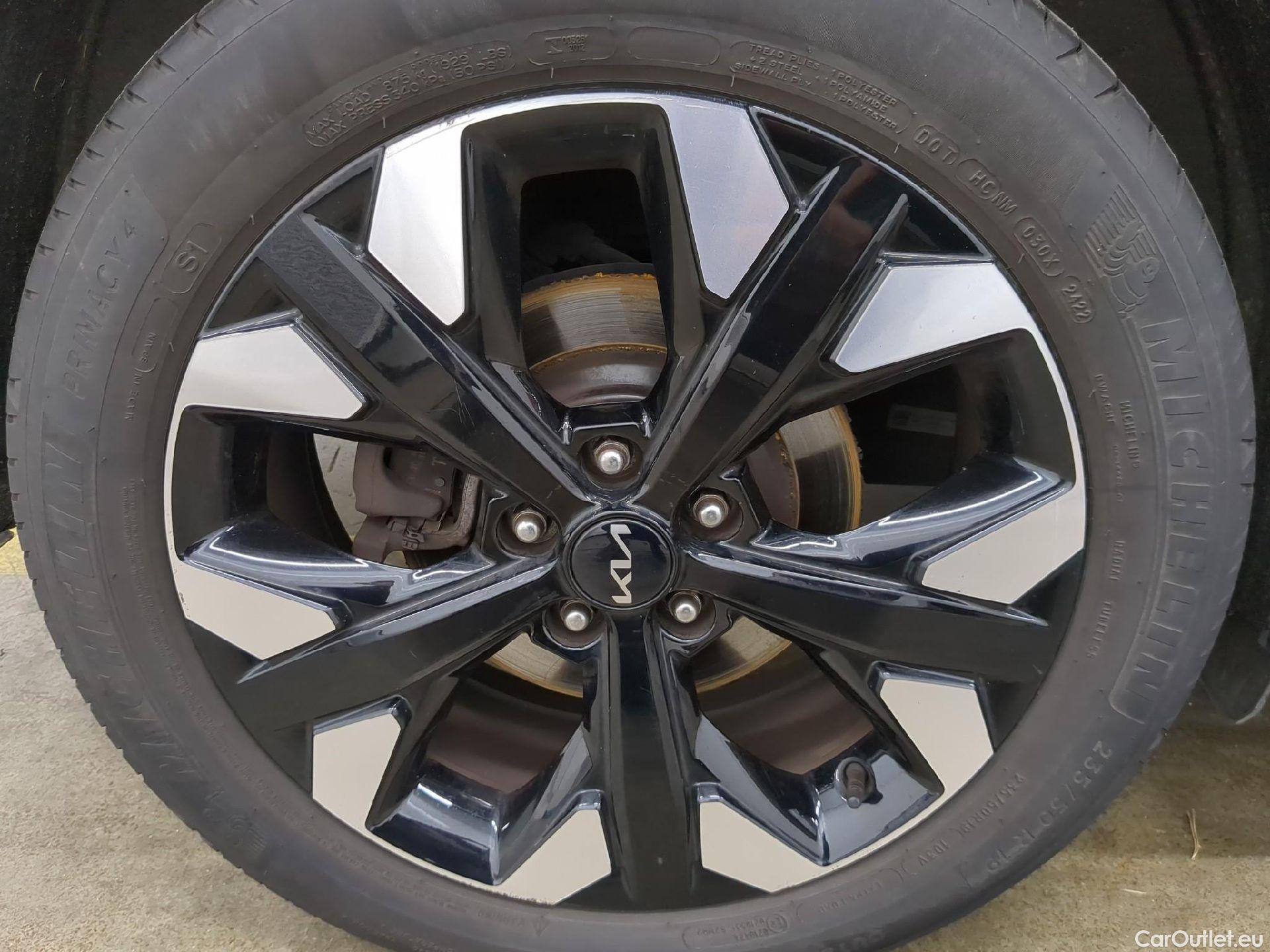  KIA  Sportage KIA  / 2021 / 5P / SUV 1.6 T-GDI 265 PHEV AUTO 4WD DESIGN #12