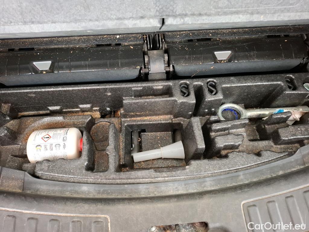  Land Rover  Discovery  Sport 20 TD4 180 AUTO 4WD HSE / Compteur en miles #39