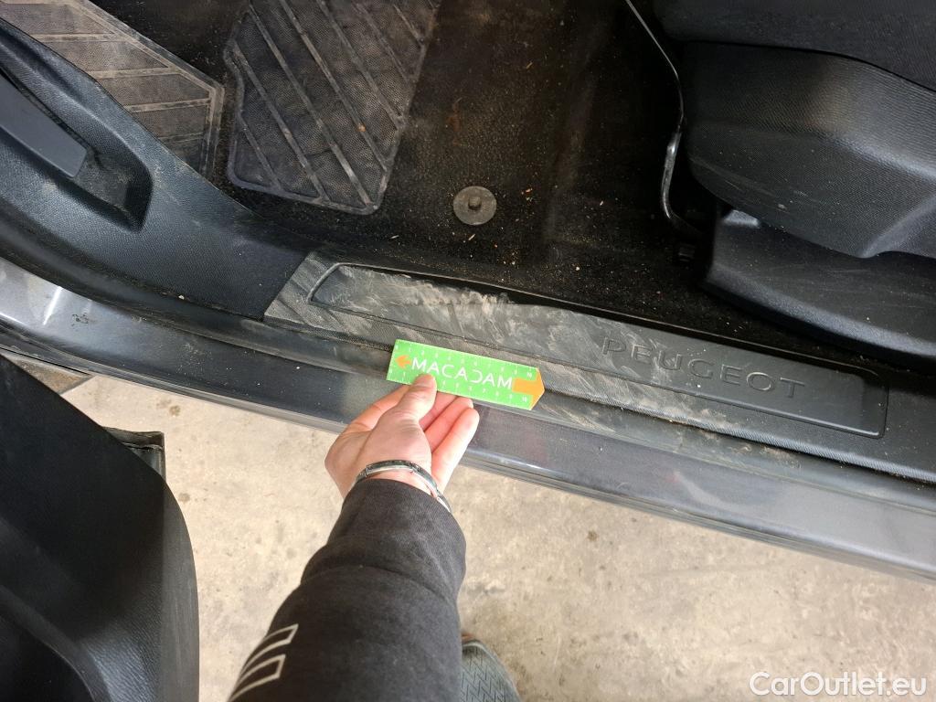  Peugeot  5008  Allure Pack 1.5 HDi 130CV BVM6 7 Sieges E6d #34