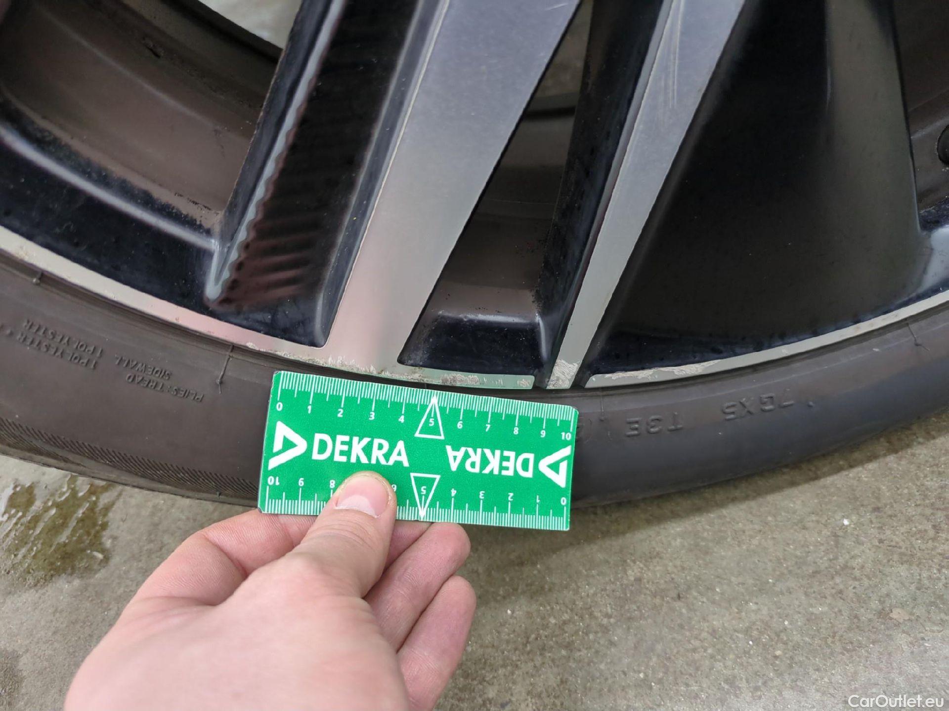  Peugeot  5008 PEUGEOT  / 2020 / 5P / SUV BlueHDi 130 S&S EAT8 GT Pack #32