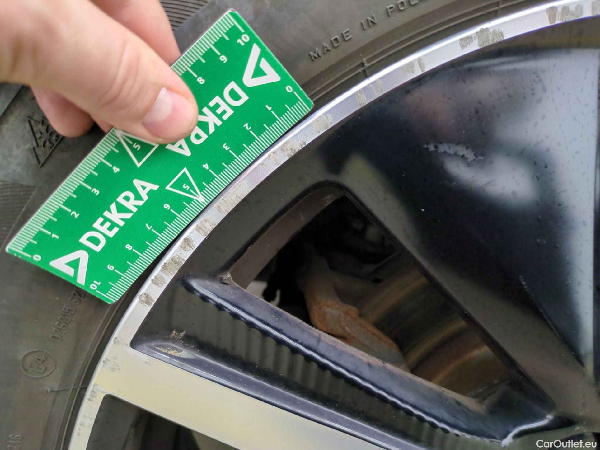  Peugeot  5008 PEUGEOT  / 2020 / 5P / SUV BlueHDi 130 S&S EAT8 GT Pack #29